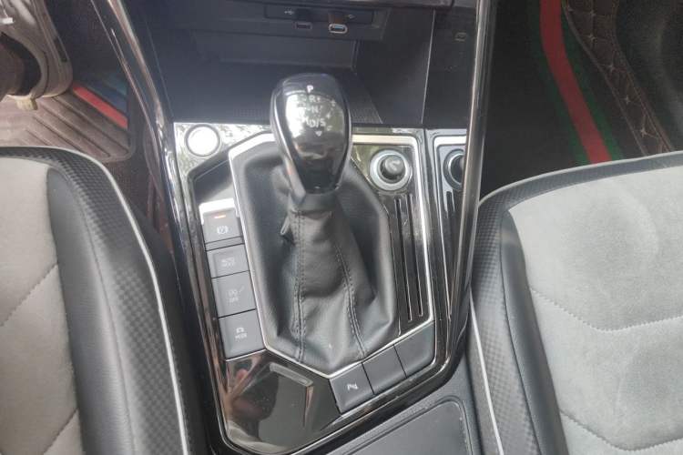 Used Volkswagen Tayron X 2020 330TSI Two-Wheel Drive Luxury Smart Connectivity Version Gear Lever