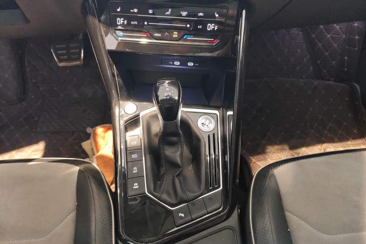 Used Volkswagen Tayron X 2020 330TSI Two-Wheel Drive Luxury Smart Connectivity Version Gear Lever