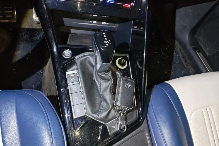 Used Volkswagen Tayron X 2020 330TSI Two-Wheel Drive Luxury Smart Connectivity Version Gear Lever