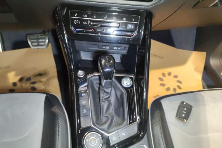 Used Volkswagen Tayron X 2020 380TSI Four-Wheel Drive Flagship Smart Connectivity Version Gear Lever