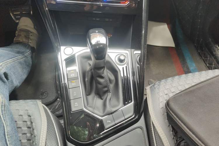 Used Volkswagen Tayron X 2020 330TSI Two-Wheel Drive Luxury Smart Connectivity Version Gear Lever