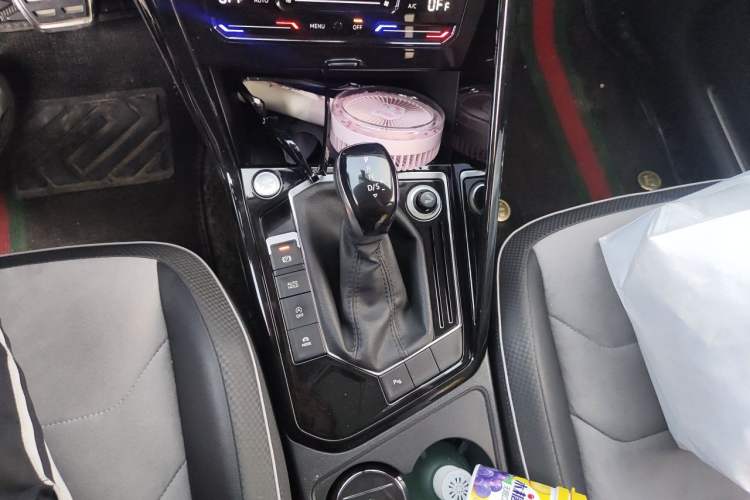 Used Volkswagen Tayron X 2020 330TSI Two-Wheel Drive Luxury Smart Connectivity Version Gear Lever