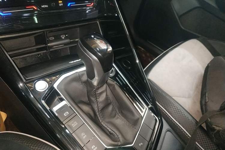 Used Volkswagen Tayron X 2020 330TSI Two-Wheel Drive Luxury Smart Connectivity Version Gear Lever