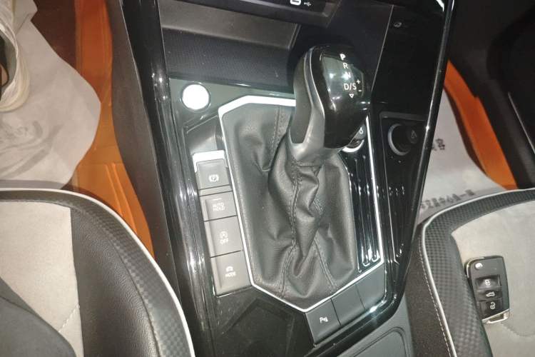 Used Volkswagen Tayron X 2020 330TSI Two-Wheel Drive Luxury Smart Connectivity Version Gear Lever