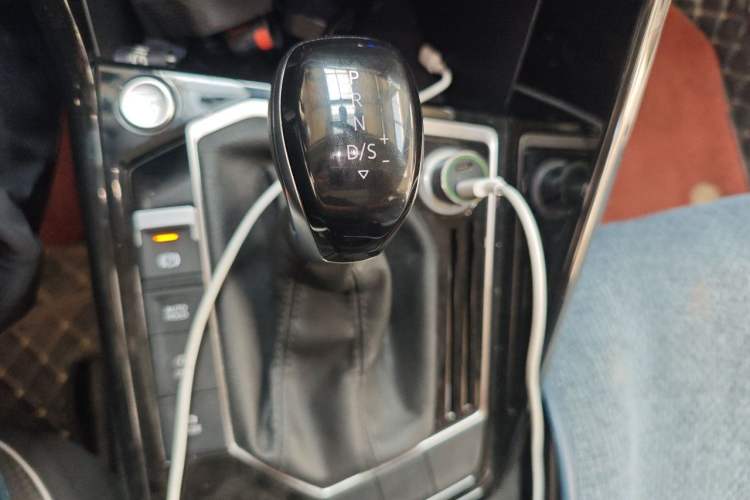 Used Volkswagen Tayron X 2020 330TSI Two-Wheel Drive Luxury Smart Connectivity Version Gear Lever