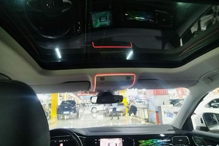Used Volkswagen Tayron X 2020 330TSI Two-Wheel Drive Luxury Smart Connectivity Version Headliner
