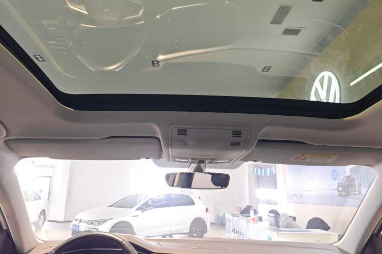 Used Volkswagen Tayron X 2020 330TSI Two-Wheel Drive Luxury Smart Connectivity Version Headliner