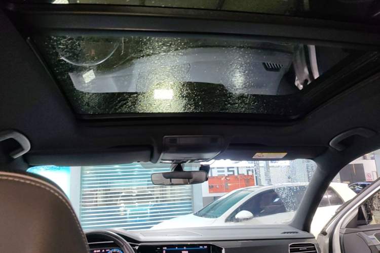 Used Volkswagen Tayron X 2020 330TSI Two-Wheel Drive Flagship Smart Connectivity Version Headliner