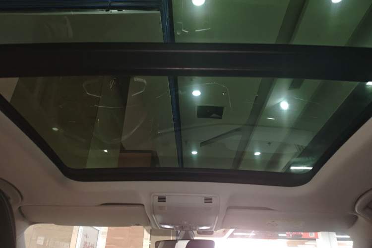Used Volkswagen Tayron X 2020 330TSI Two-Wheel Drive Luxury Smart Connectivity Version Headliner