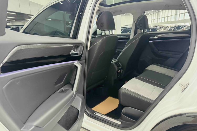Used Volkswagen Tayron X 2020 330TSI Two-Wheel Drive Luxury Smart Connectivity Version Interior 1