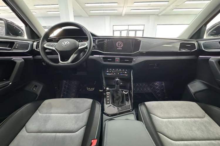 Used Volkswagen Tayron X 2020 330TSI Two-Wheel Drive Luxury Smart Connectivity Version Interior 2