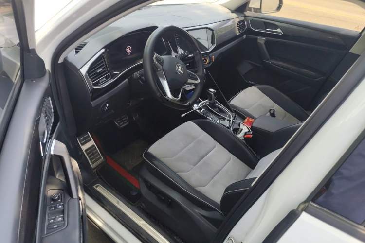 Used Volkswagen Tayron X 2020 330TSI Two-Wheel Drive Luxury Smart Connectivity Version Left Front Seat