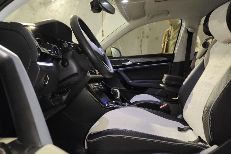 Used Volkswagen Tayron X 2020 330TSI Two-Wheel Drive Luxury Smart Connectivity Version Left Front Seat