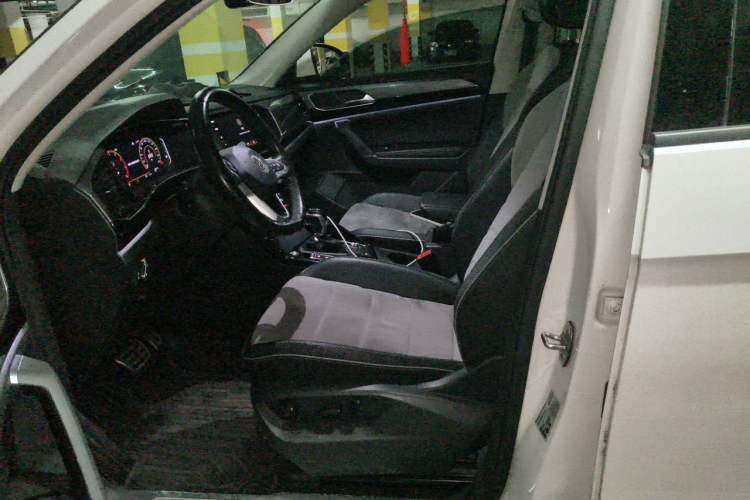Used Volkswagen Tayron X 2020 330TSI Two-Wheel Drive Luxury Smart Connectivity Version Left Front Seat