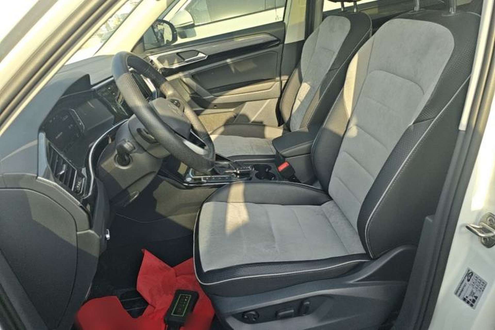 Used Volkswagen Tayron X 2020 330TSI Two-Wheel Drive Luxury Smart Connectivity Version Left Front Seat