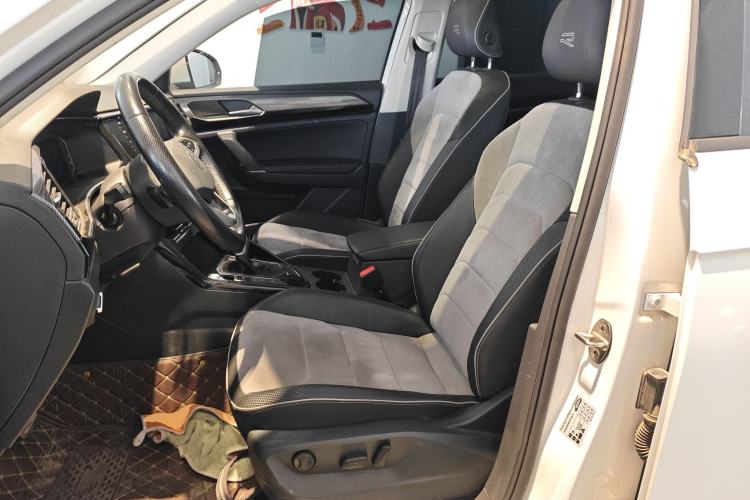 Used Volkswagen Tayron X 2020 330TSI Two-Wheel Drive Luxury Smart Connectivity Version Left Front Seat