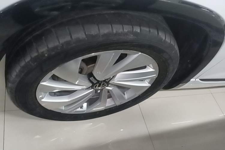 Used Volkswagen Tayron X 2020 330TSI Two-Wheel Drive Luxury Smart Connectivity Version Left Front Wheel Hub