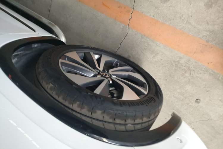 Used Volkswagen Tayron X 2020 380TSI Four-Wheel Drive Flagship Smart Connectivity Version Left Front Wheel Hub