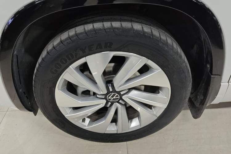 Used Volkswagen Tayron X 2020 330TSI Two-Wheel Drive Luxury Smart Connectivity Version Left Front Wheel Hub