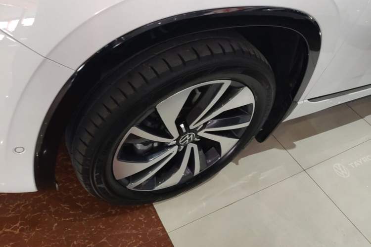 Used Volkswagen Tayron X 2020 380TSI Four-Wheel Drive Flagship Smart Connectivity Version Left Front Wheel Hub