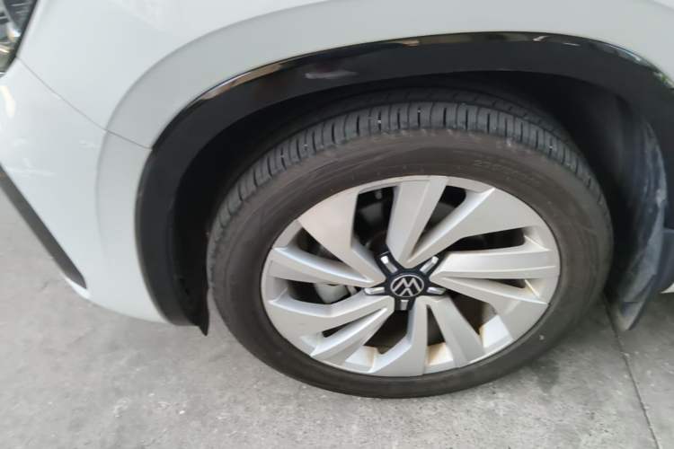 Used Volkswagen Tayron X 2020 330TSI Two-Wheel Drive Luxury Smart Connectivity Version Left Front Wheel Hub