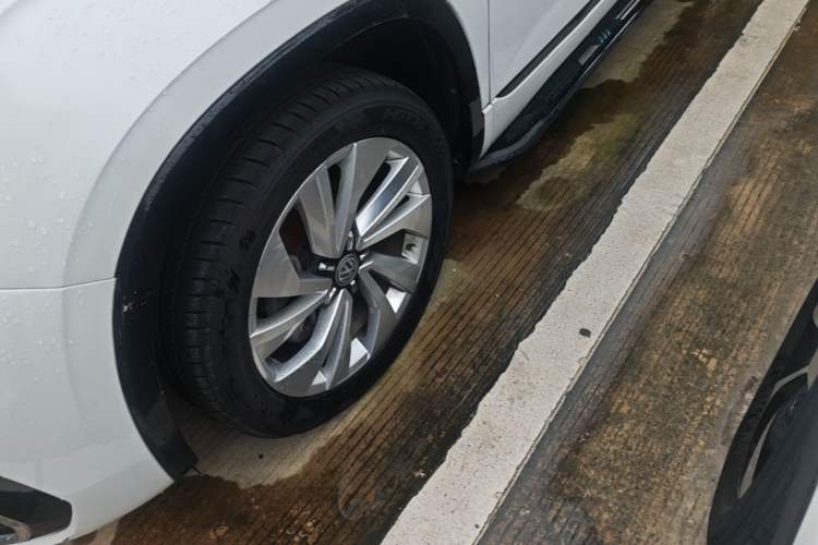 Used Volkswagen Tayron X 2020 330TSI Two-Wheel Drive Luxury Smart Connectivity Version Left Front Wheel Hub
