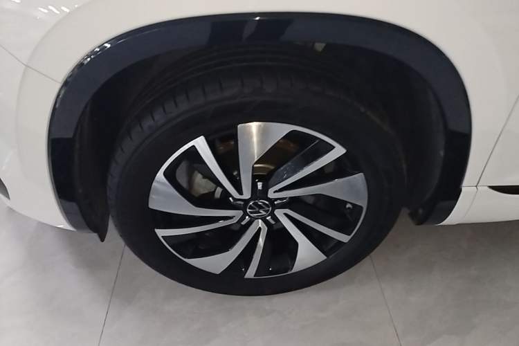 Used Volkswagen Tayron X 2020 330TSI Two-Wheel Drive Luxury Smart Connectivity Version Left Front Wheel Hub