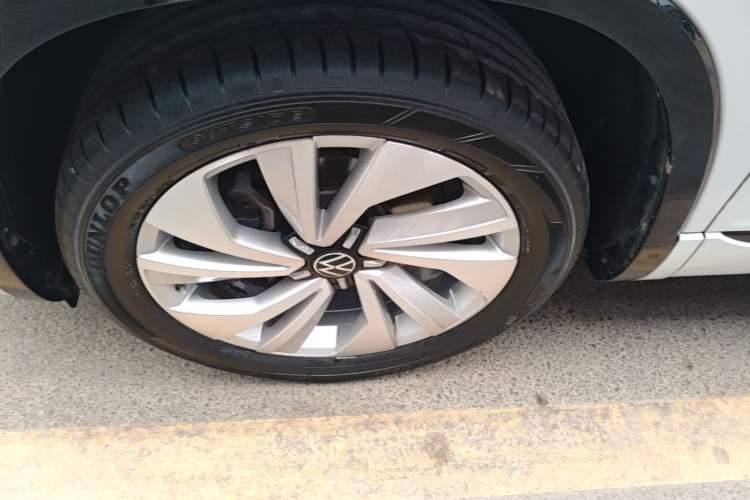 Used Volkswagen Tayron X 2020 330TSI Two-Wheel Drive Luxury Smart Connectivity Version Left Front Wheel Hub