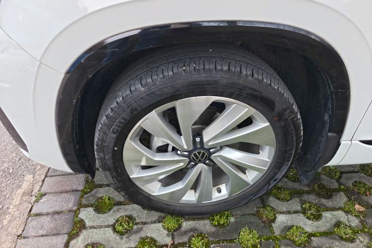 Used Volkswagen Tayron X 2020 330TSI Two-Wheel Drive Luxury Smart Connectivity Version Left Front Wheel Hub