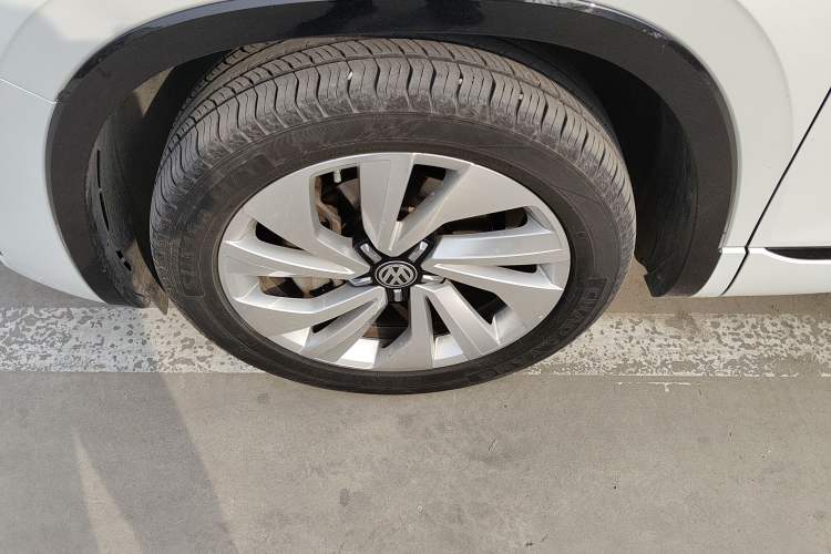 Used Volkswagen Tayron X 2020 330TSI Two-Wheel Drive Luxury Smart Connectivity Version Left Front Wheel Hub