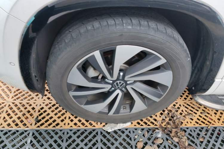 Used Volkswagen Tayron X 2020 330TSI Two-Wheel Drive Flagship Smart Connectivity Version Left Front Wheel Hub