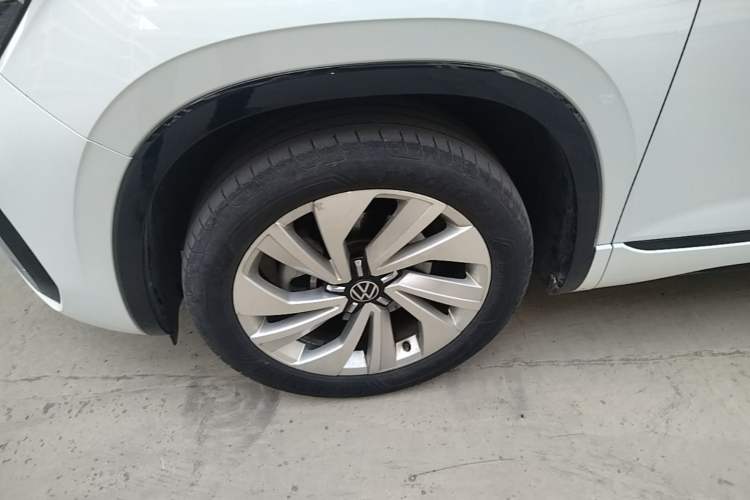 Used Volkswagen Tayron X 2020 330TSI Two-Wheel Drive Luxury Smart Connectivity Version Left Front Wheel Hub