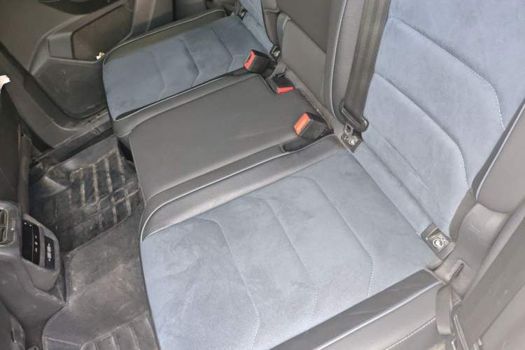 Used Volkswagen Tayron X 2020 330TSI Two-Wheel Drive Luxury Smart Connectivity Version Left Rear Seat