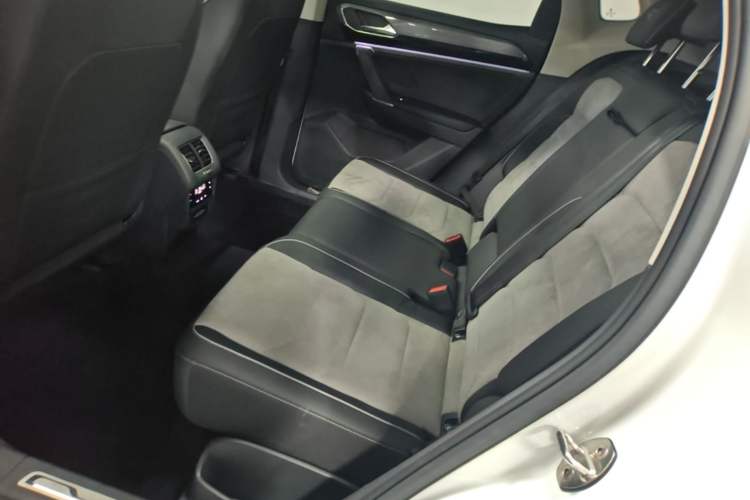 Used Volkswagen Tayron X 2020 330TSI Two-Wheel Drive Luxury Smart Connectivity Version Left Rear Seat