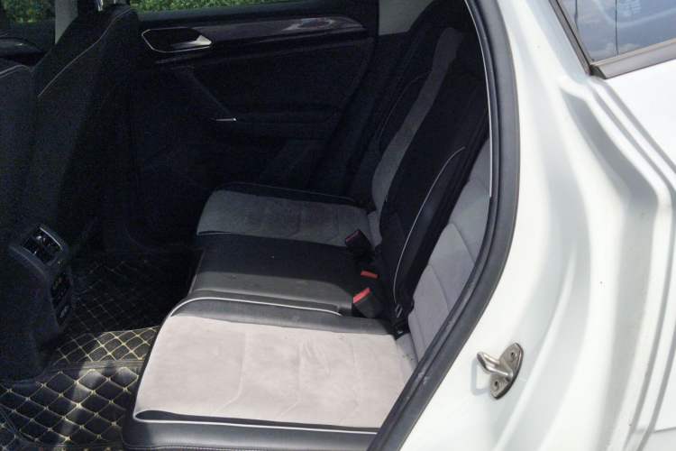 Used Volkswagen Tayron X 2020 330TSI Two-Wheel Drive Luxury Smart Connectivity Version Left Rear Seat