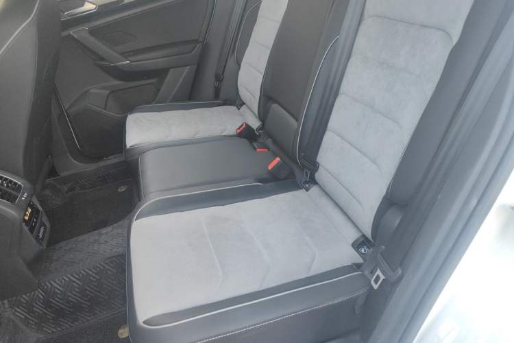 Used Volkswagen Tayron X 2020 330TSI Two-Wheel Drive Luxury Smart Connectivity Version Left Rear Seat
