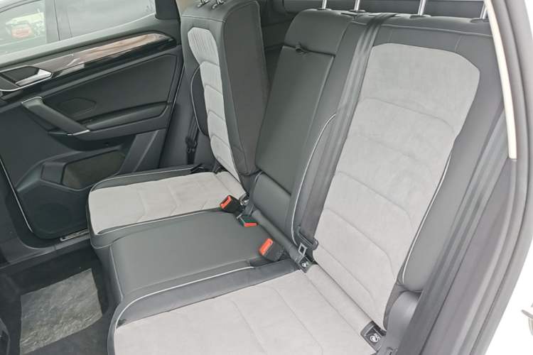 Used Volkswagen Tayron X 2020 330TSI Two-Wheel Drive Luxury Smart Connectivity Version Left Rear Seat