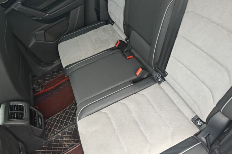 Used Volkswagen Tayron X 2020 330TSI Two-Wheel Drive Luxury Smart Connectivity Version Left Rear Seat