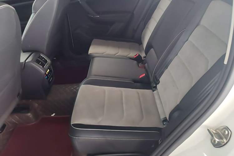 Used Volkswagen Tayron X 2020 330TSI Two-Wheel Drive Luxury Smart Connectivity Version Left Rear Seat