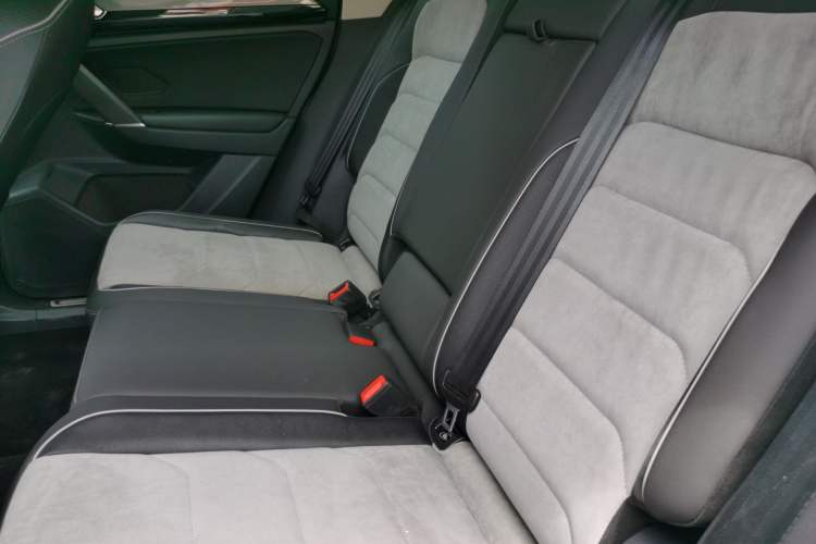 Used Volkswagen Tayron X 2020 330TSI Two-Wheel Drive Luxury Smart Connectivity Version Left Rear Seat