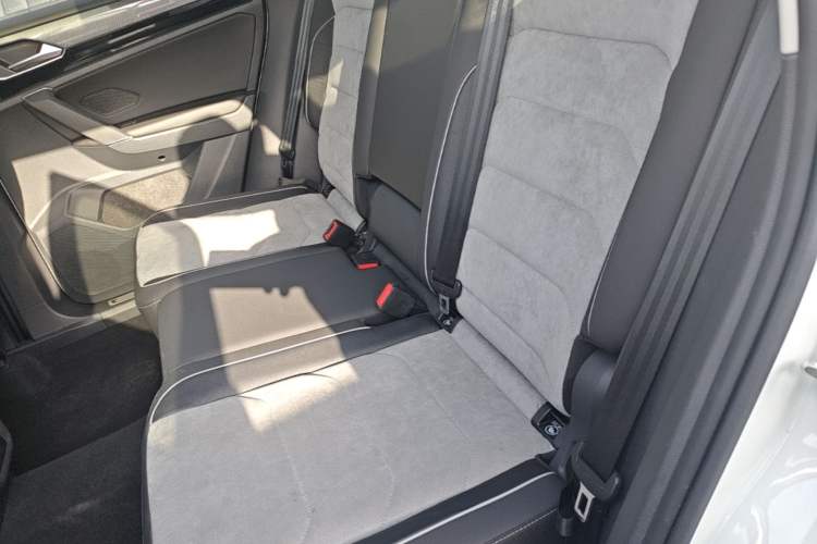 Used Volkswagen Tayron X 2020 330TSI Two-Wheel Drive Luxury Smart Connectivity Version Left Rear Seat