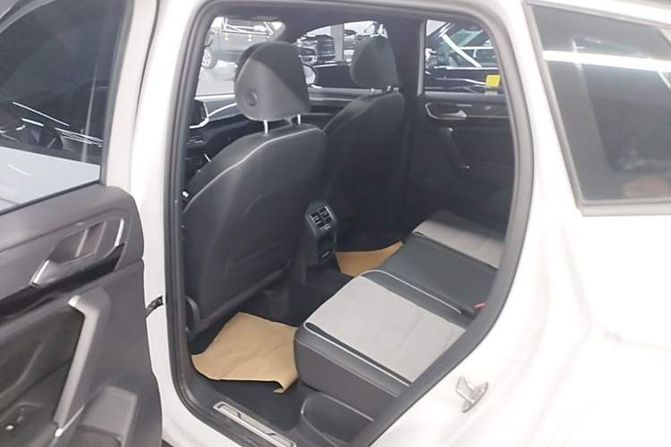 Used Volkswagen Tayron X 2020 380TSI Four-Wheel Drive Flagship Smart Connectivity Version Left Rear Seat