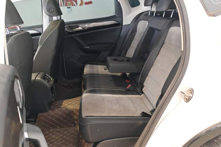 Used Volkswagen Tayron X 2020 330TSI Two-Wheel Drive Luxury Smart Connectivity Version Left Rear Seat