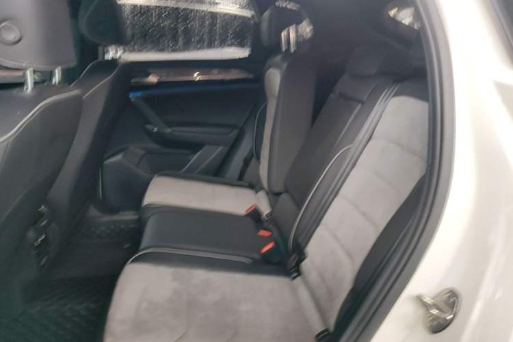 Used Volkswagen Tayron X 2020 330TSI Two-Wheel Drive Flagship Smart Connectivity Version Left Rear Seat