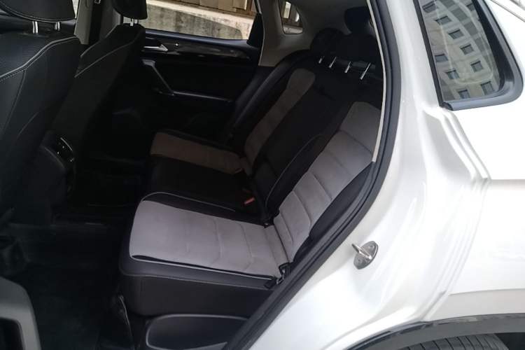 Used Volkswagen Tayron X 2020 330TSI Two-Wheel Drive Luxury Smart Connectivity Version Left Rear Seat