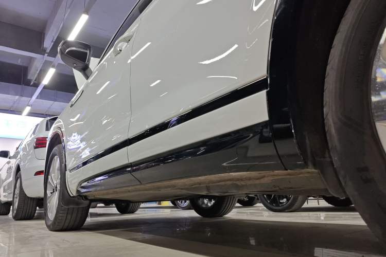 Used Volkswagen Tayron X 2020 330TSI Two-Wheel Drive Luxury Smart Connectivity Version Left Side Sill