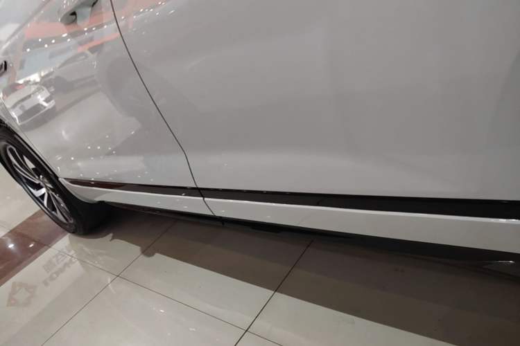 Used Volkswagen Tayron X 2020 380TSI Four-Wheel Drive Flagship Smart Connectivity Version Left Side Sill