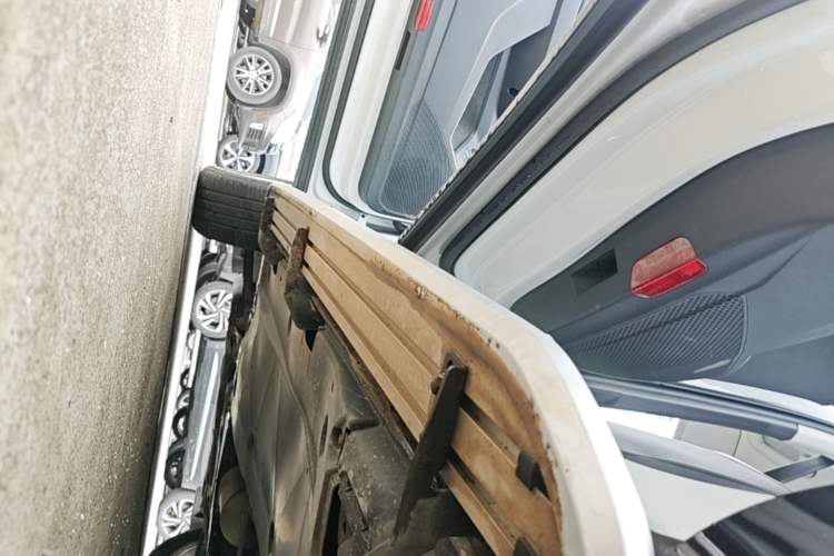 Used Volkswagen Tayron X 2020 330TSI Two-Wheel Drive Luxury Smart Connectivity Version Left Side Sill