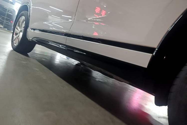 Used Volkswagen Tayron X 2020 330TSI Two-Wheel Drive Luxury Smart Connectivity Version Left Side Sill
