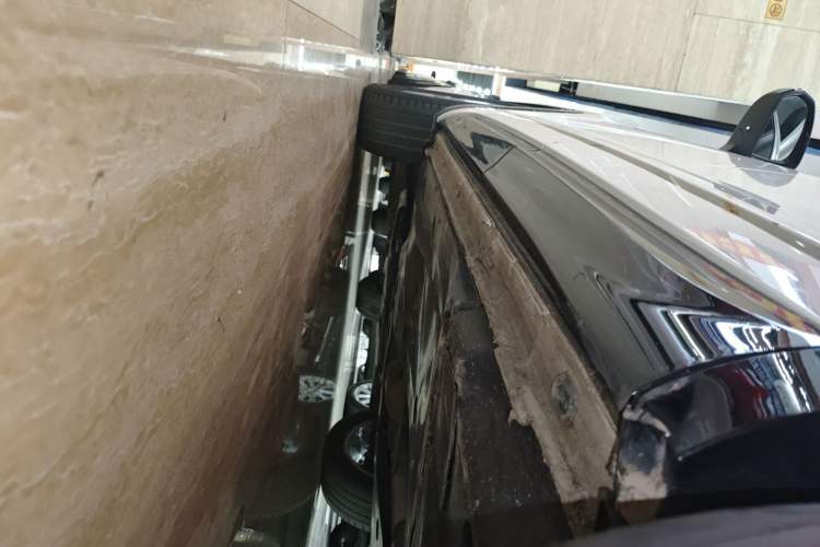 Used Volkswagen Tayron X 2020 330TSI Two-Wheel Drive Luxury Smart Connectivity Version Left Side Sill